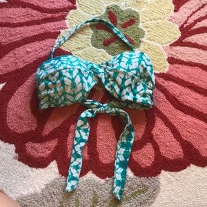 Bandeau style bikini top w removable strap